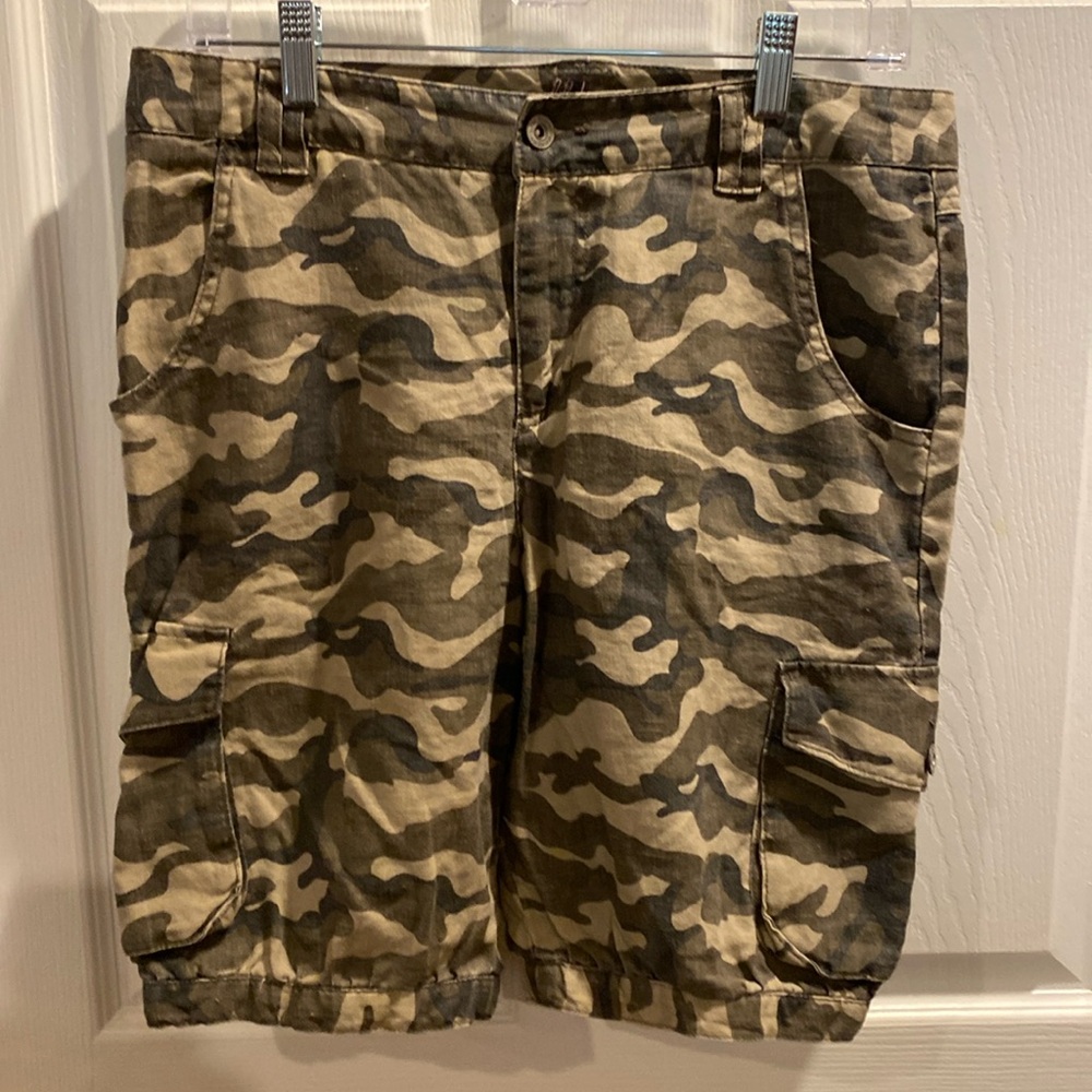 RUFFHEWN camo short size 8 100% linen
WSH-10